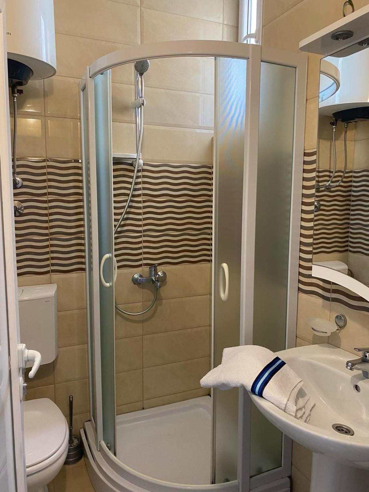 Dragovoja Lux Apartments & Rooms 乌尔齐尼 外观 照片